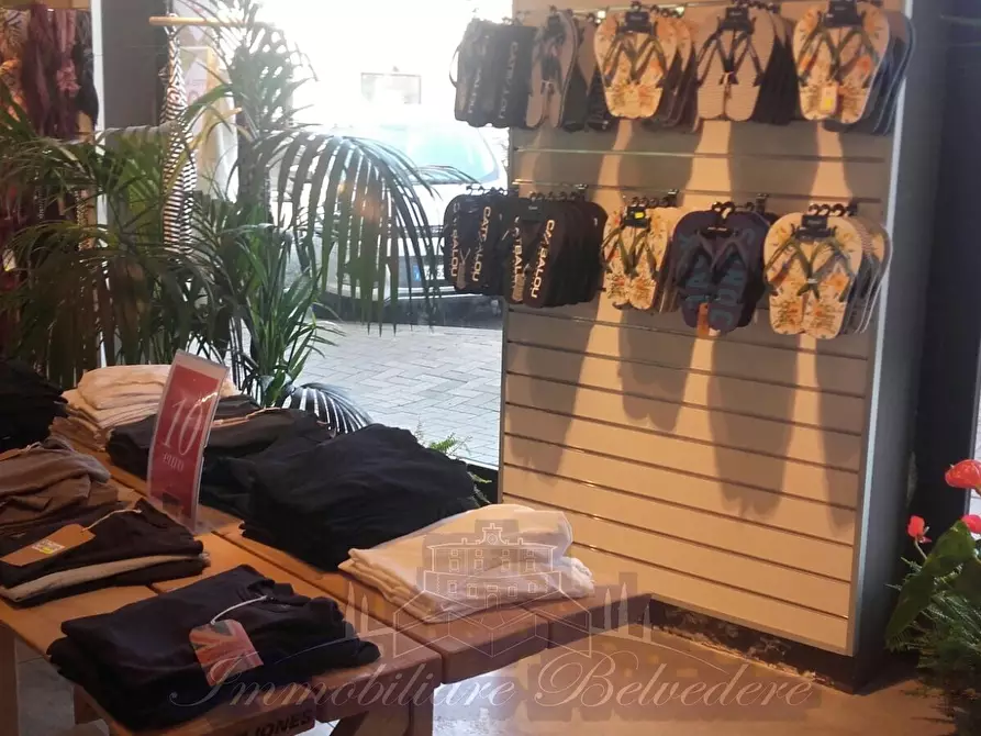 Immagine 6 di Locale commerciale in vendita  a Firenze