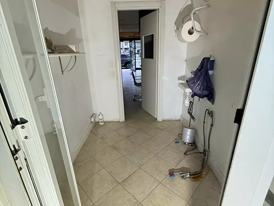 Immagine 5 di Locale commerciale in vendita  in Via Stefano Buonsignori a Firenze