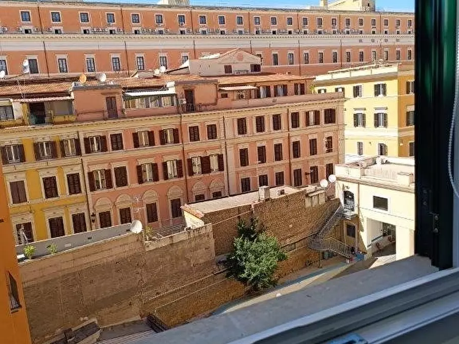 Immagine 1 di Appartamento in vendita  in Piazza Barberini a Roma