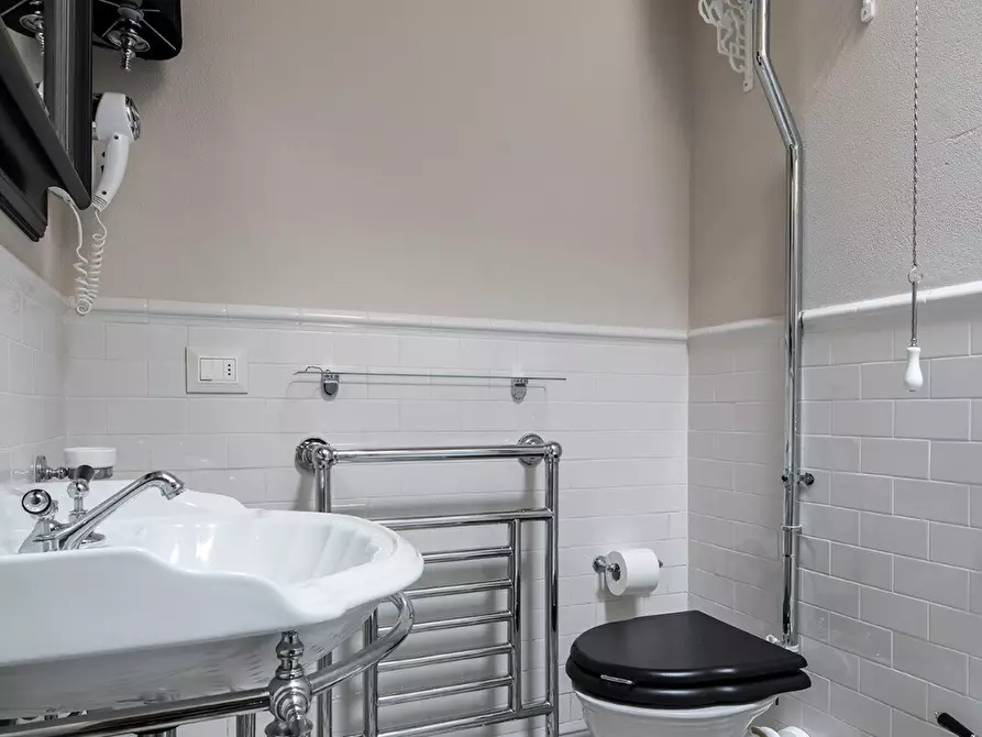 Immagine 20 di Trilocale in affitto  in Via Caracciolo a Firenze