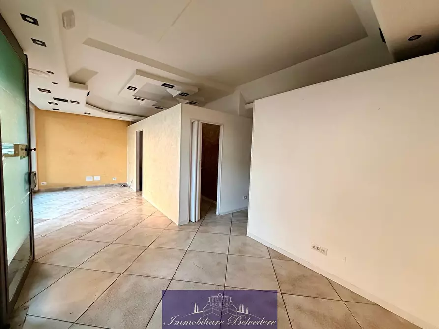 Immagine 1 di Locale commerciale in affitto  in Piazza Palmiro Togliatti a Scandicci