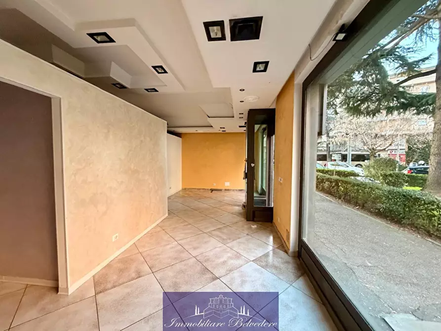 Immagine 8 di Locale commerciale in affitto  in Piazza Palmiro Togliatti a Scandicci