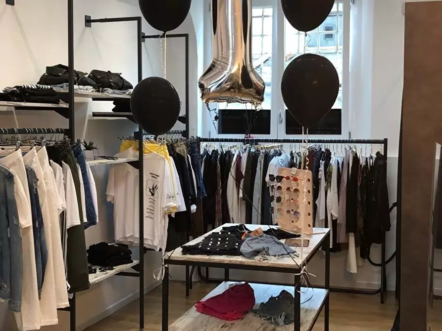 Immagine 1 di Locale commerciale in vendita  in Via di Santo Stefano in Pane 5r a Firenze