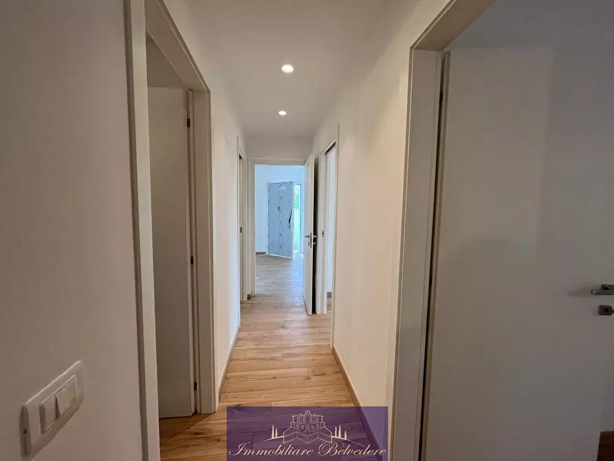 Immagine 6 di Ufficio in vendita  in Via Mazzini a Camaiore