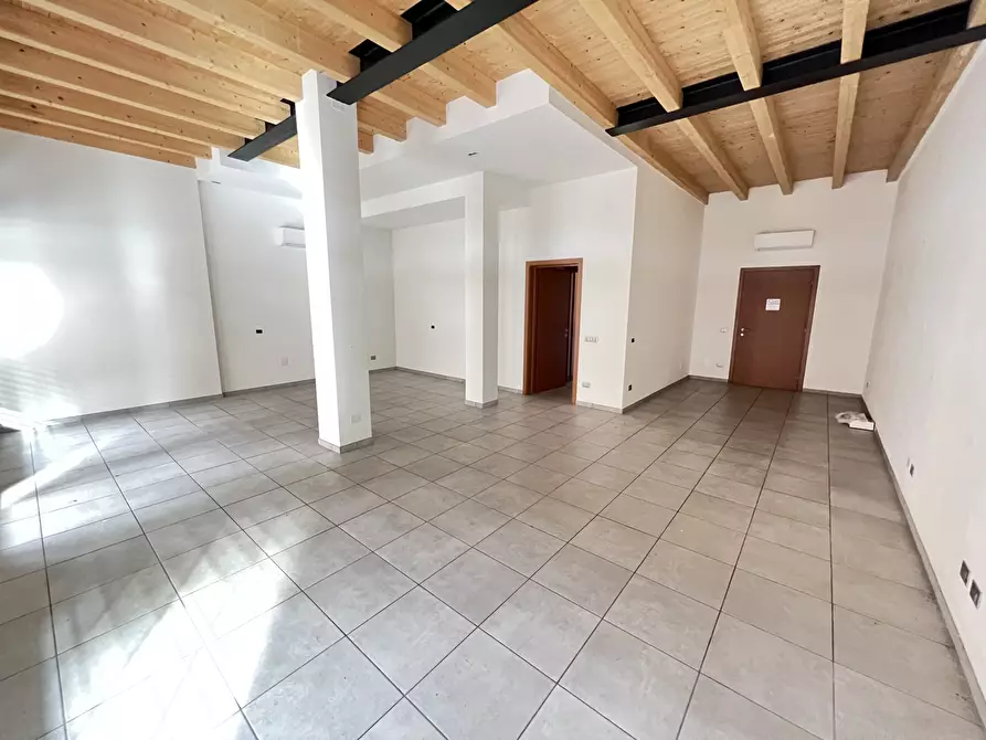 Immagine 18 di Locale commerciale in affitto  in Via Giacomo Matteotti 146 a Crevalcore