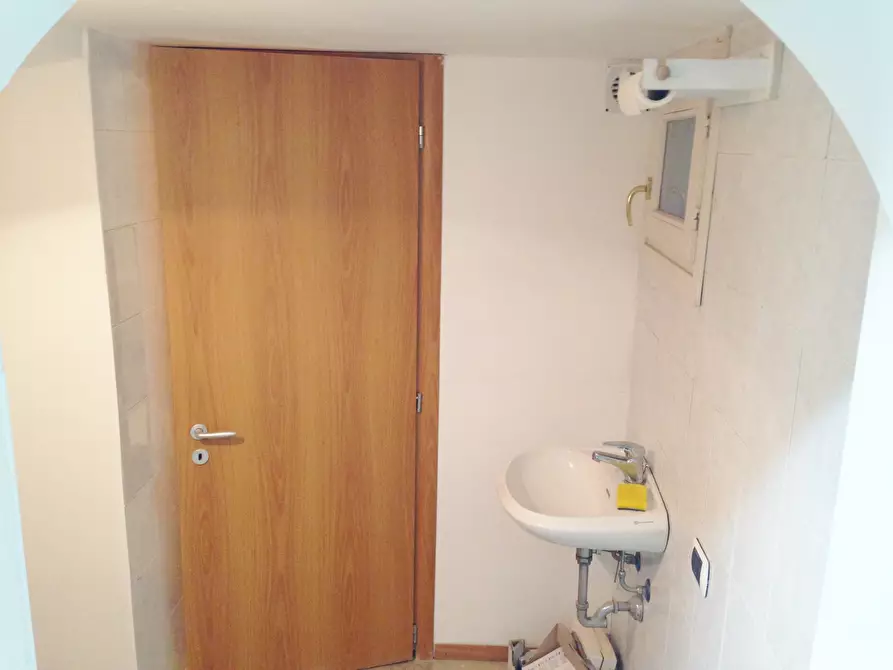 Immagine 12 di Locale commerciale in affitto  in Via Matteotti 329 a Crevalcore