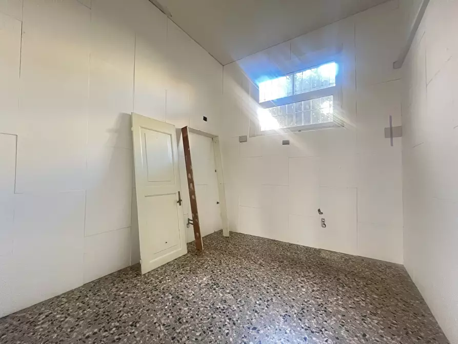 Immagine 18 di Locale commerciale in affitto  in via C. B. Cavour 38 a Crevalcore