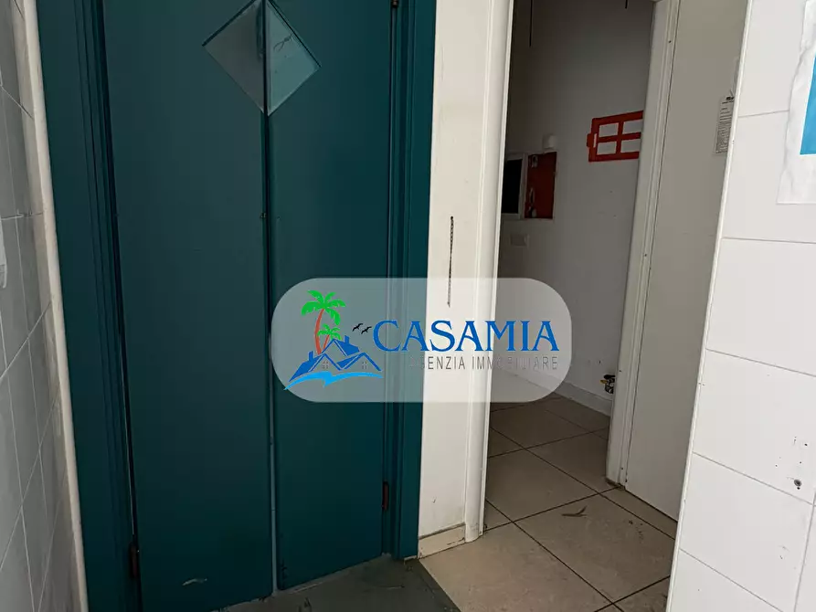 Immagine 11 di Locale commerciale in vendita  a San Benedetto Del Tronto