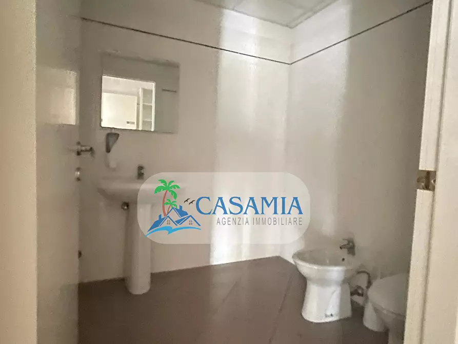 Immagine 11 di Ufficio in affitto  a San Benedetto Del Tronto