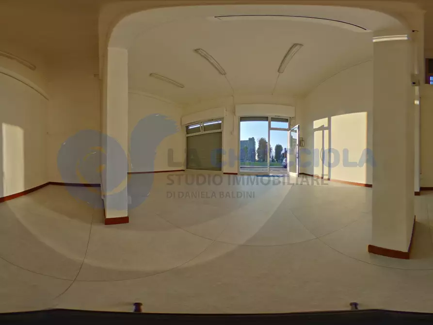 Immagine 5 di Locale commerciale in affitto  a Bologna