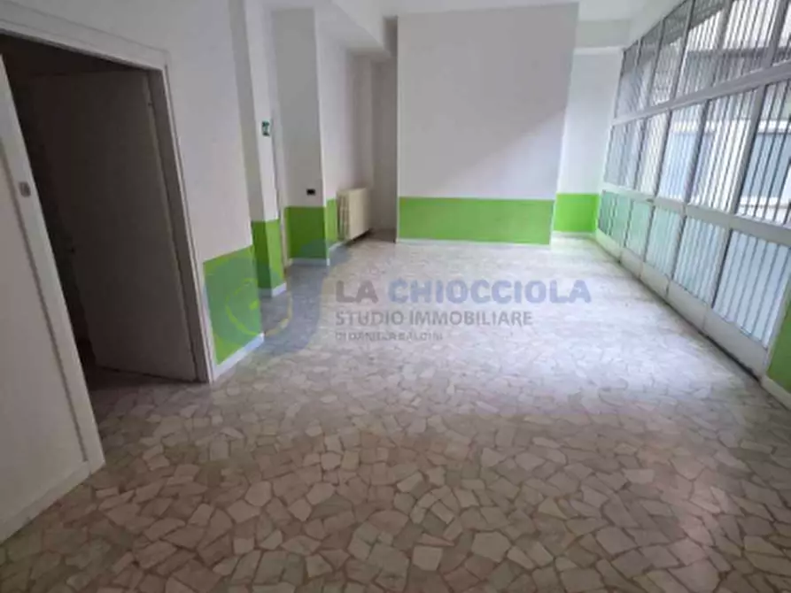 Immagine 4 di Locale commerciale in affitto  a Bologna