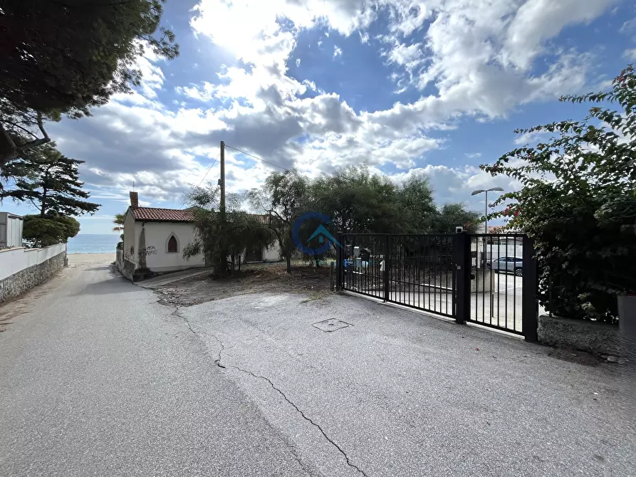 Immagine 23 di Quadrilocale in vendita  in Via Marina di Pietragrande 12 a Montauro