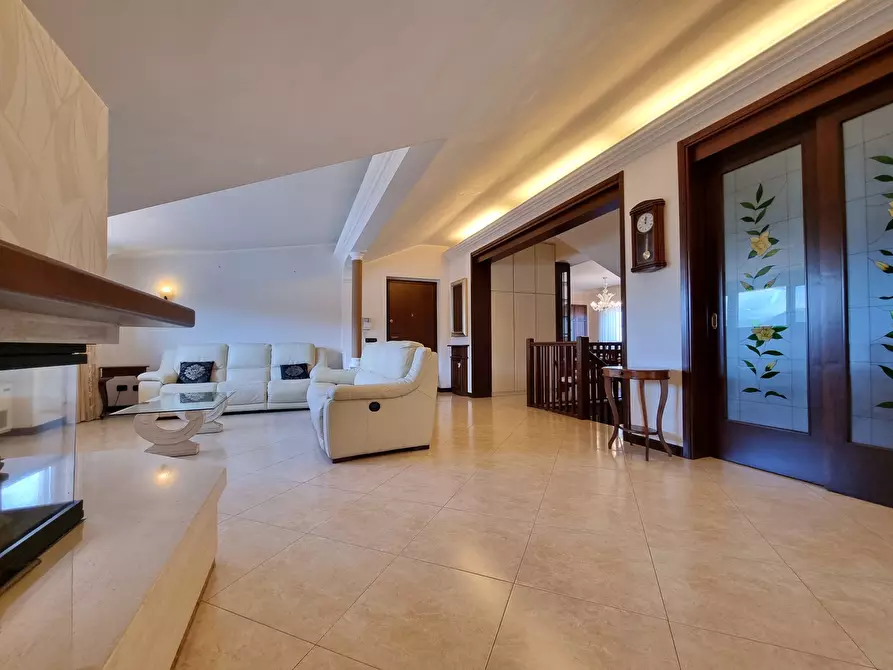 Immagine 32 di Attico in vendita  a Squillace