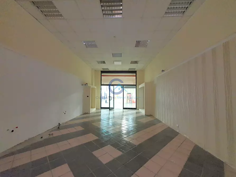 Immagine 2 di Locale commerciale in affitto  in Viale Magna Grecia 284 a Catanzaro