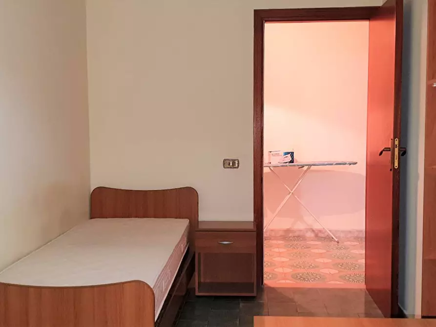 Immagine 8 di Stanza singola in affitto  a Catanzaro