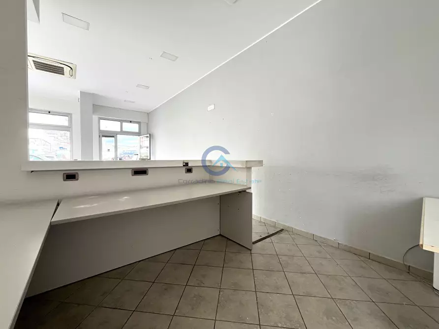 Immagine 6 di Locale commerciale in affitto  in Viale Crotone 237 a Catanzaro