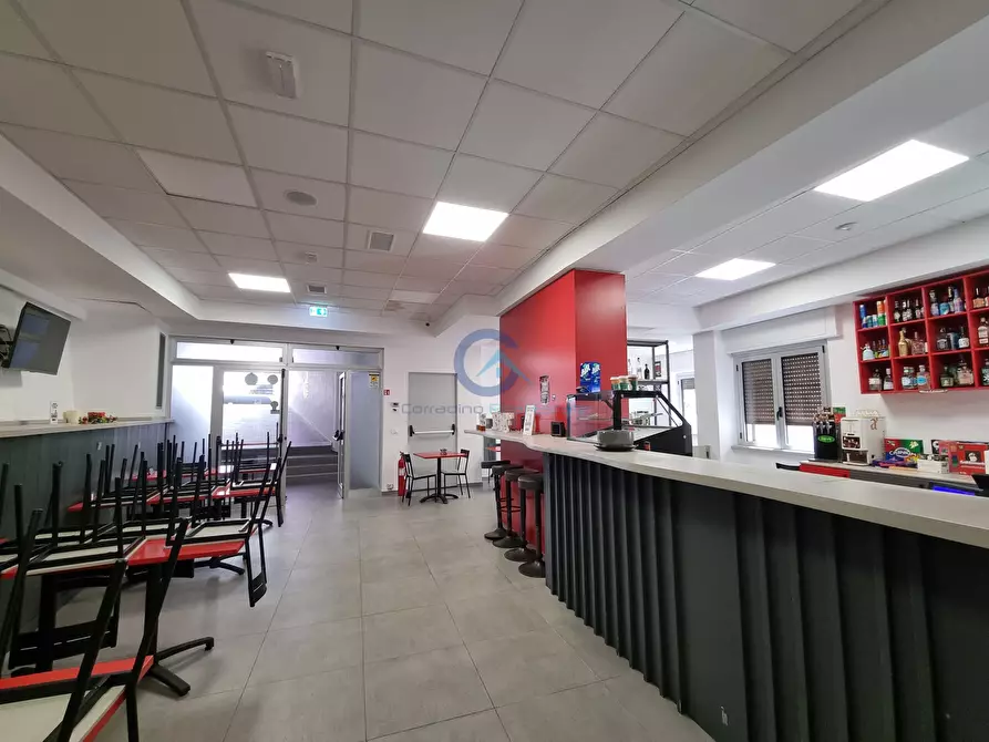 Immagine 8 di Locale commerciale in vendita  a Catanzaro