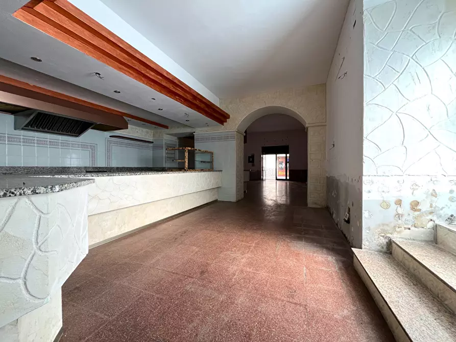 Immagine 6 di Locale commerciale in affitto  a Catanzaro