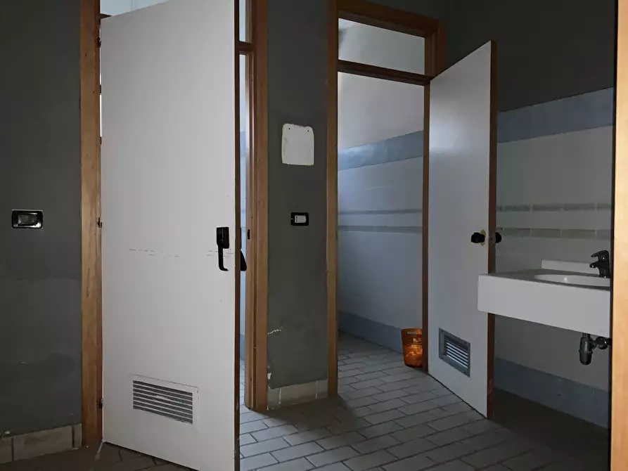 Immagine 10 di Ufficio in affitto  a Catanzaro