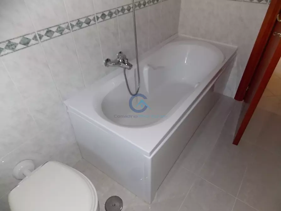 Immagine 11 di Trilocale in affitto  a Catanzaro