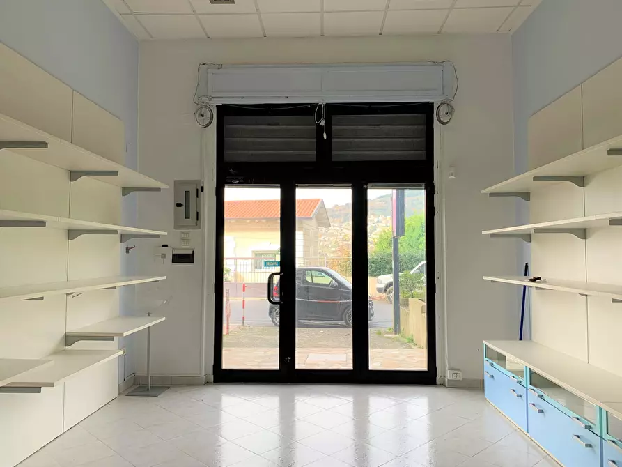 Immagine 4 di Locale commerciale in affitto  a Catanzaro