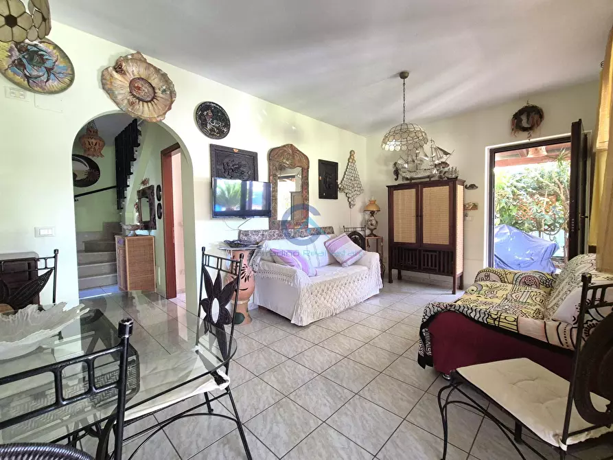 Immagine 12 di Villa in affitto  a Borgia