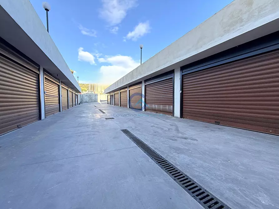 Immagine 1 di Garage in affitto  in Viale Crotone 151 a Catanzaro