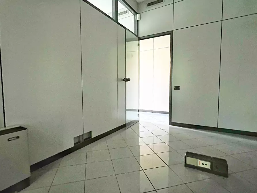 Immagine 9 di Locale commerciale in affitto  in Via Santissima a Borgosatollo