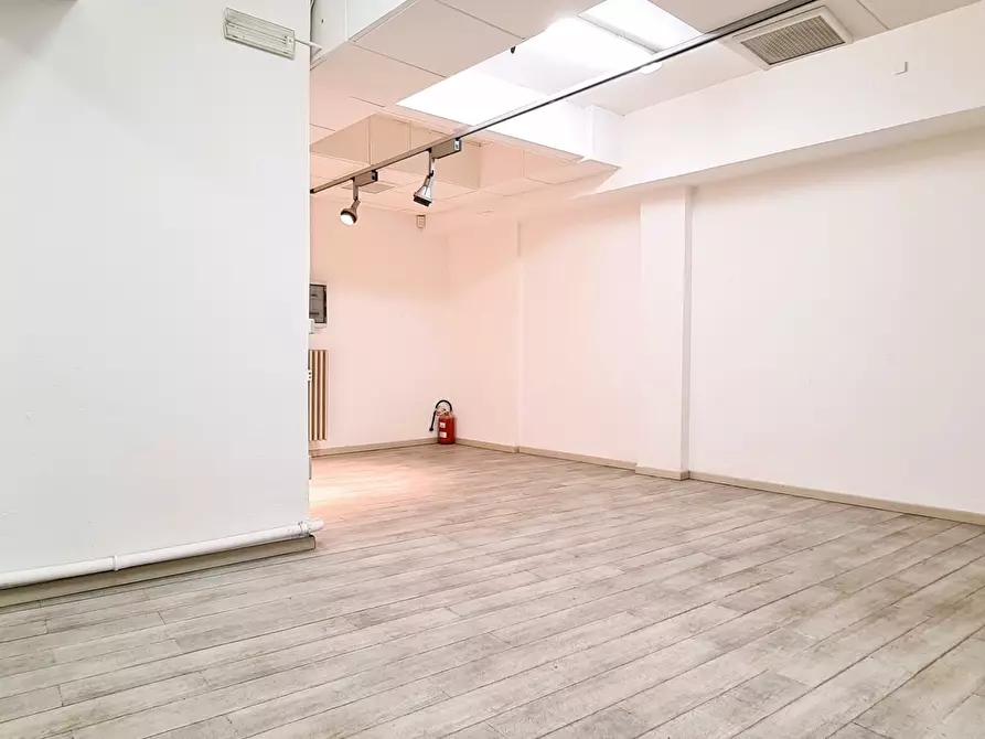 Immagine 8 di Locale commerciale in vendita  in CORSO PALESTRO 37/E a Brescia