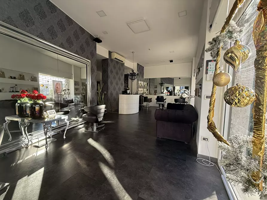 Immagine 3 di Locale commerciale in vendita  in Via Giulio Uberti 2 a Brescia