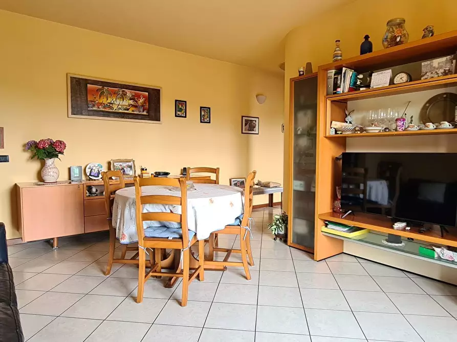 Immagine 3 di Trilocale in vendita  in Via Giuseppe di Vittorio 49 a Borgosatollo