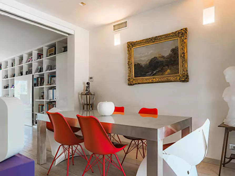 Immagine 23 di Pentalocale in vendita  in Via Misurina a Roma