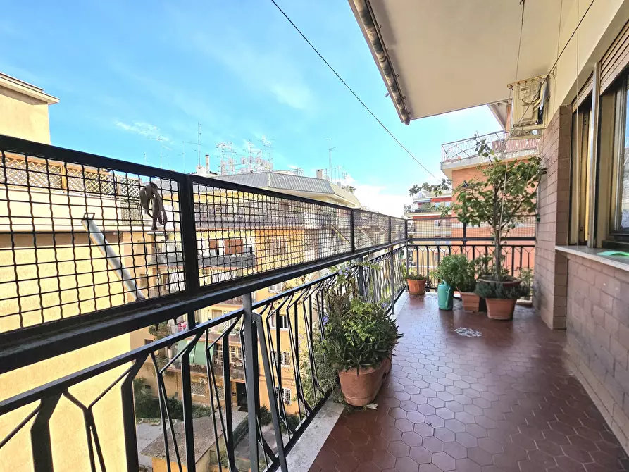 Immagine 21 di Quadrilocale in vendita  in Via Adolfo Albertazzi 92 a Roma