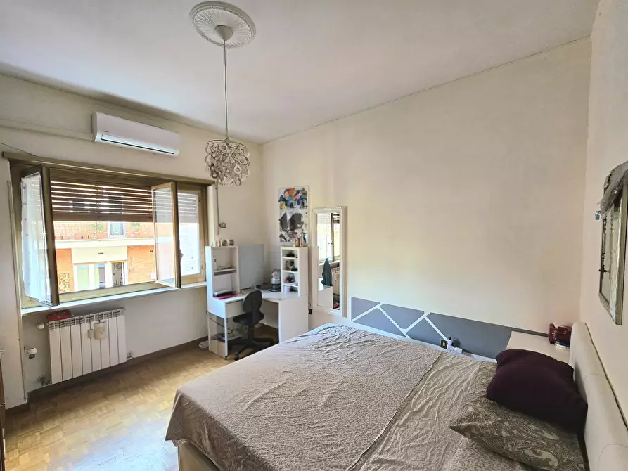 Immagine 11 di Quadrilocale in vendita  in Via Adolfo Albertazzi 92 a Roma