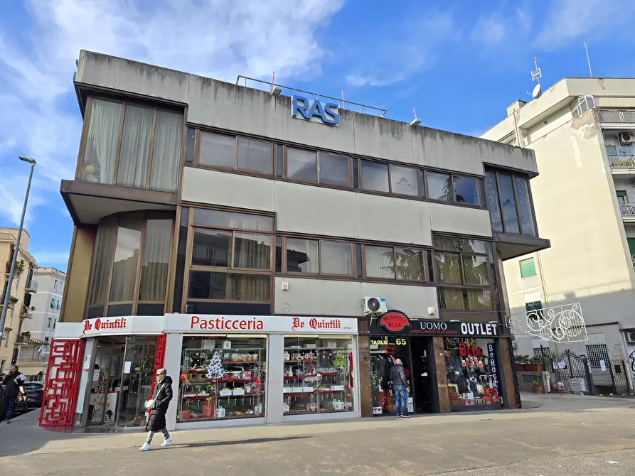 Immagine 3 di Palazzo in vendita  in Via degli Abeti 29 a Roma