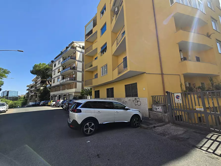 Immagine 2 di Magazzino in vendita  in Via Emilio de Marchi 21 a Roma