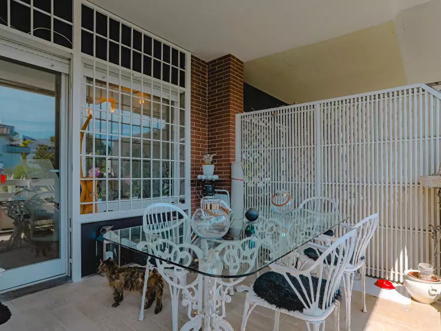 Immagine 14 di Pentalocale in vendita  in Via Misurina a Roma