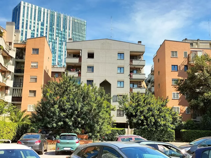 Immagine 41 di Trilocale in affitto  in Viale Avignone 93 a Roma