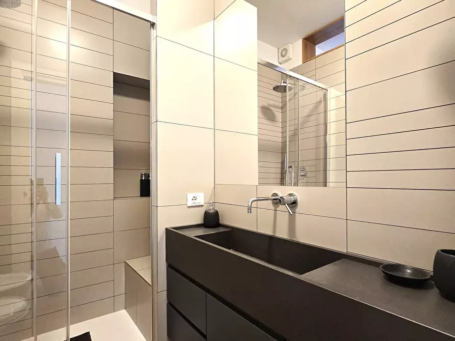 Immagine 21 di Trilocale in affitto  in Via Capo Miseno 6 a Roma