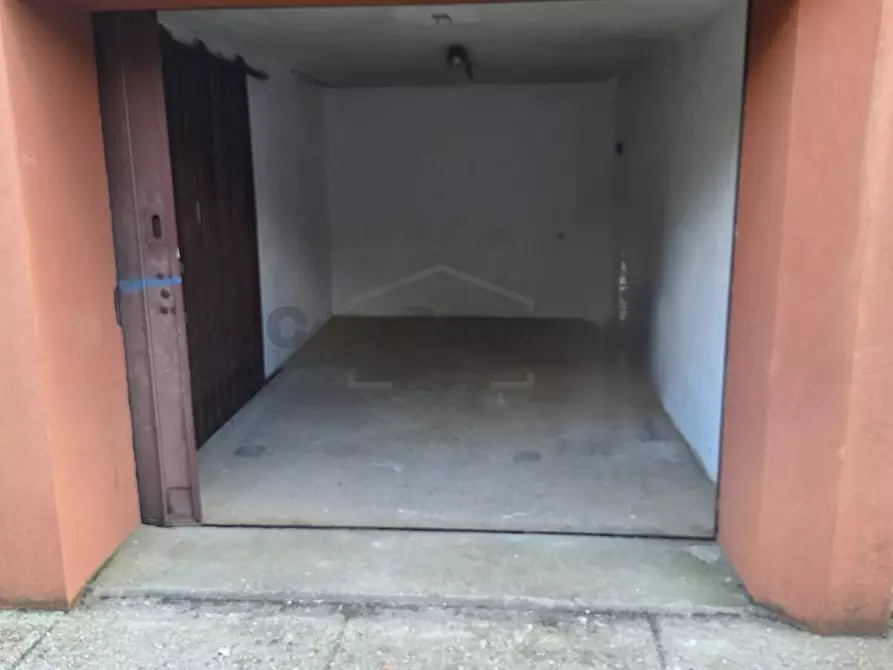 Immagine 1 di Garage in vendita  in Via Michelangelo Buonarroti 14 a Ponte San Pietro