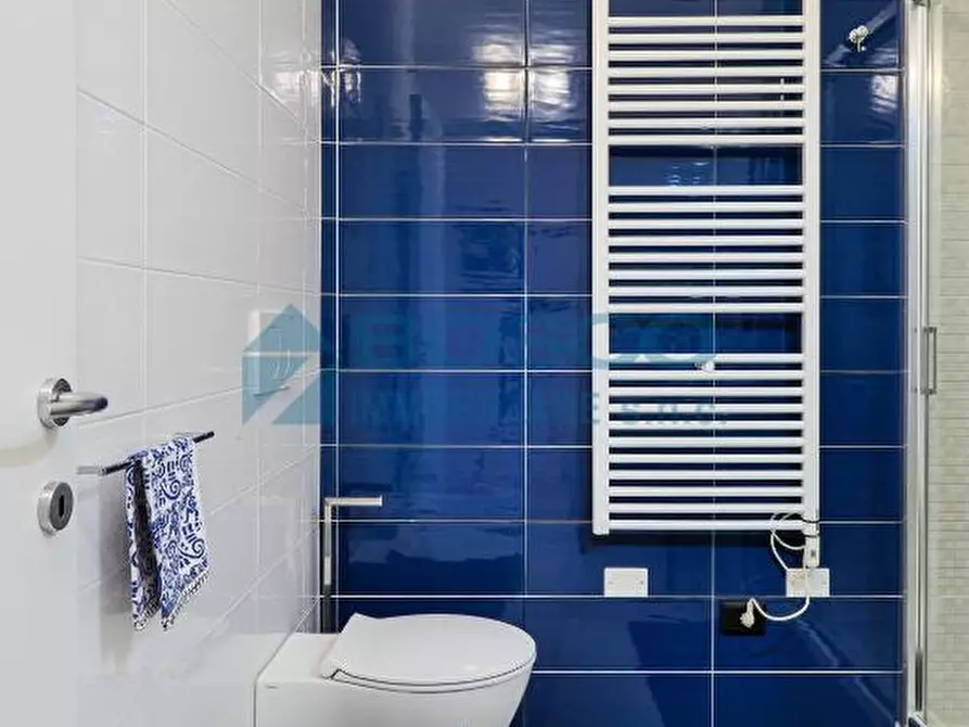 Immagine 17 di Pentalocale in vendita  in Piazza Giuseppe Garibaldi a La Spezia