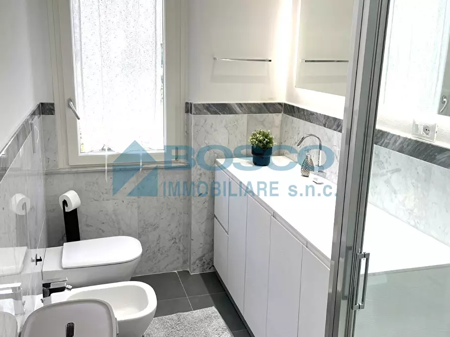 Immagine 13 di Quadrilocale in vendita  in Viale S. Bartolomeo a La Spezia