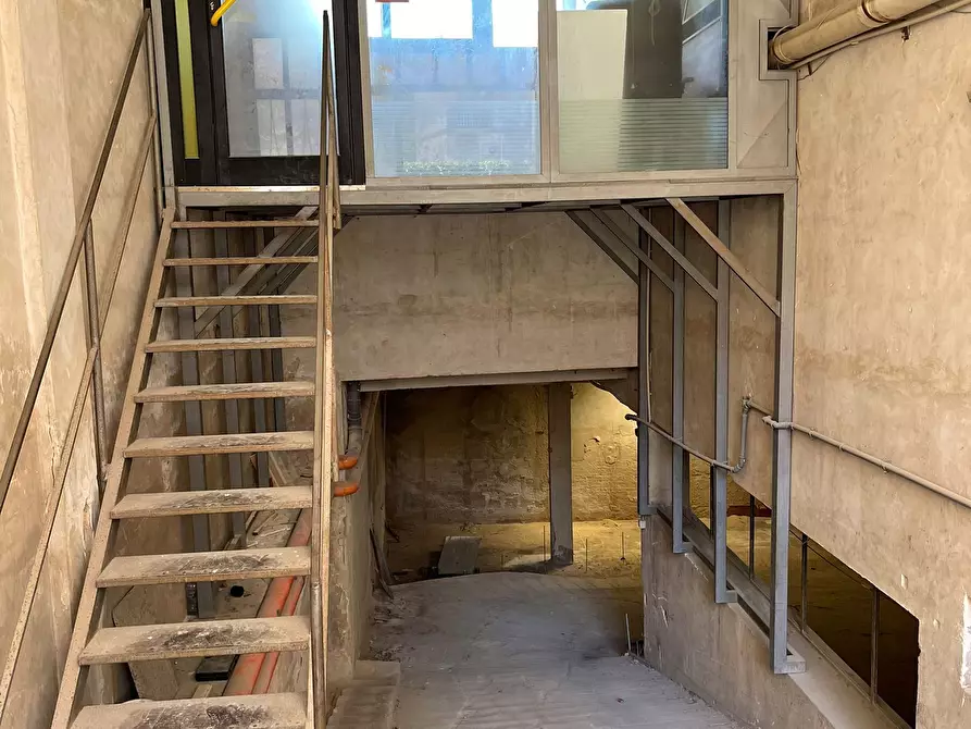 Immagine 21 di Magazzino in vendita  in Via Unione Sovietica 25 a Siracusa