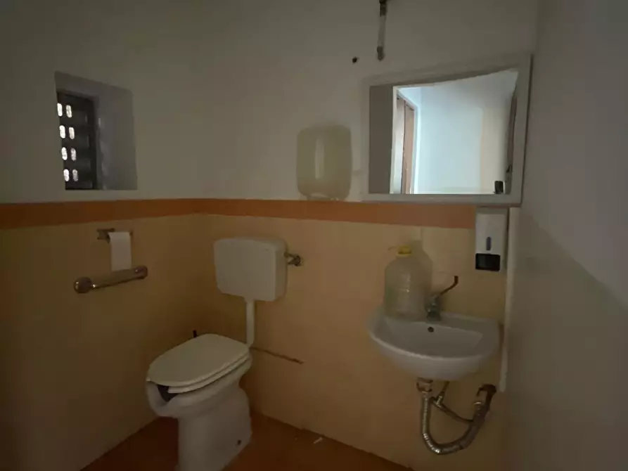 Immagine 19 di Locale commerciale in affitto  in Largo Dicone a Siracusa