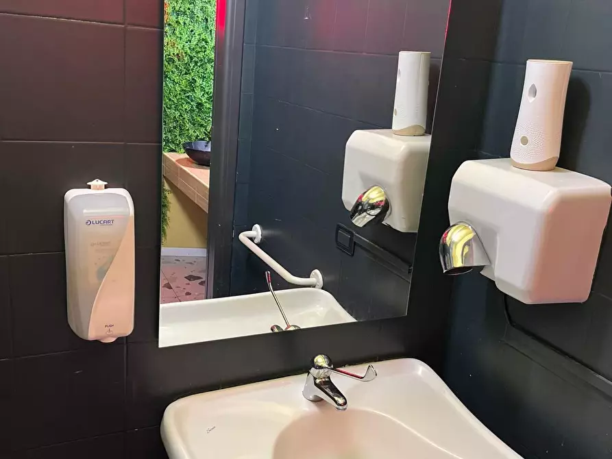 Immagine 21 di Bar / Ristorante in vendita  a Pescara