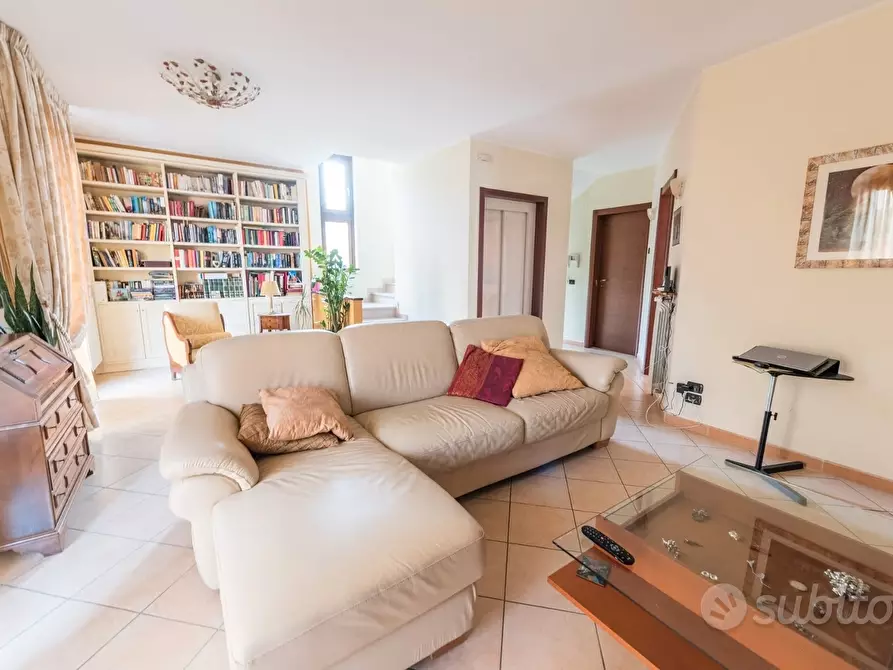 Immagine 8 di Villa in vendita  a Pescara