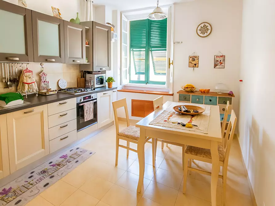 Immagine 6 di Quadrilocale in vendita  a Rapallo