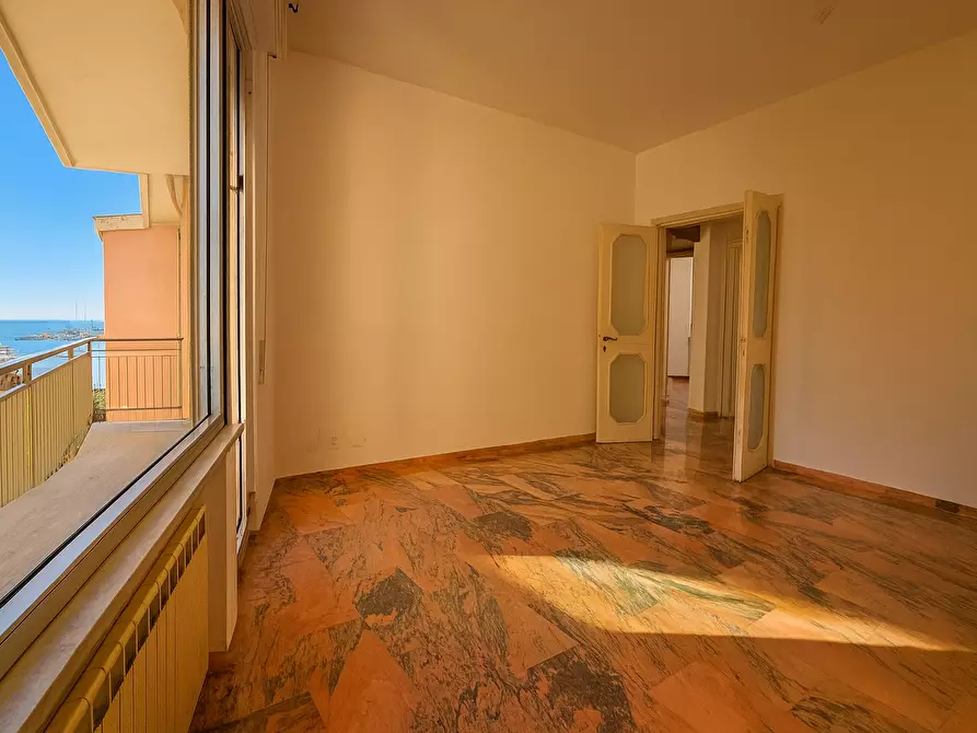 Immagine 13 di Trilocale in vendita  a Rapallo