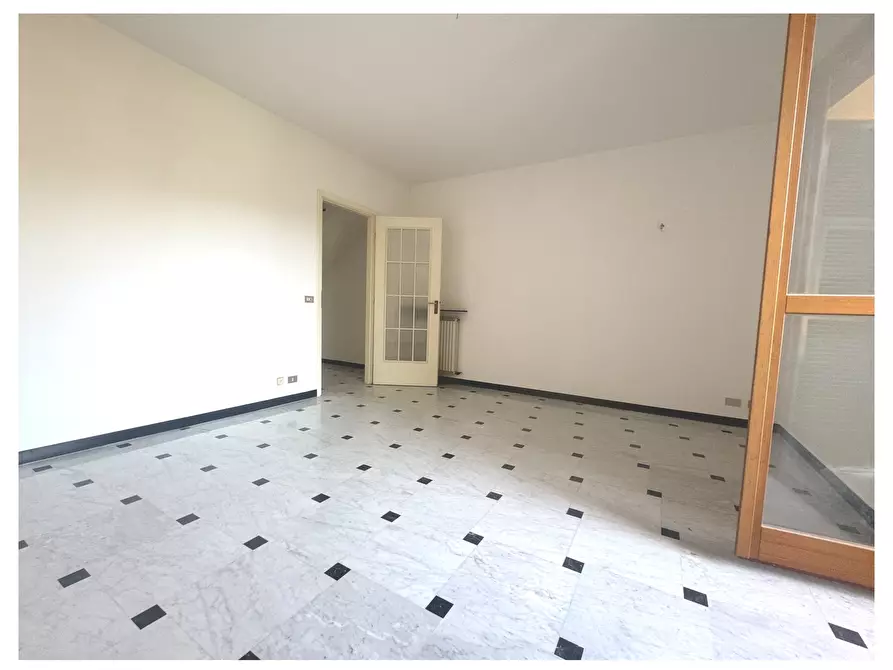 Immagine 8 di Quadrilocale in vendita  a Rapallo