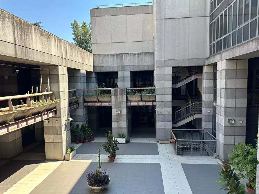 Immagine 16 di Ufficio in affitto  in Via Monte Giberto 133 a Roma